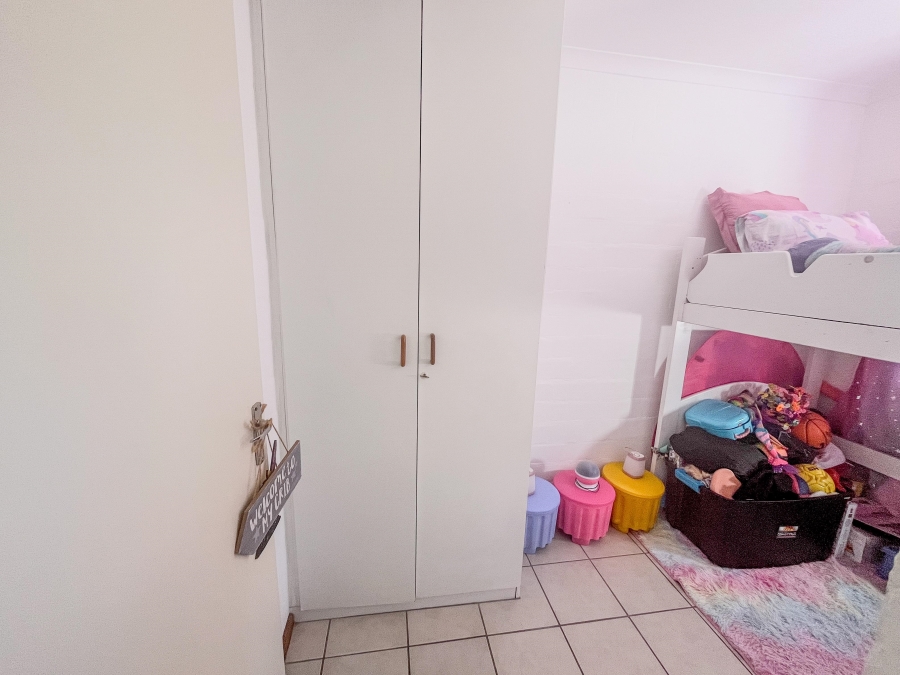 To Let 2 Bedroom Property for Rent in Pinelands Western Cape